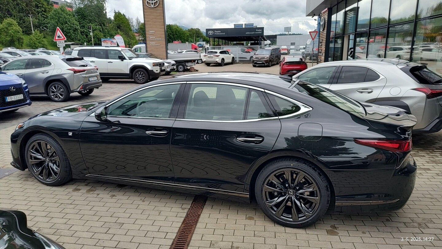 Lexus LS