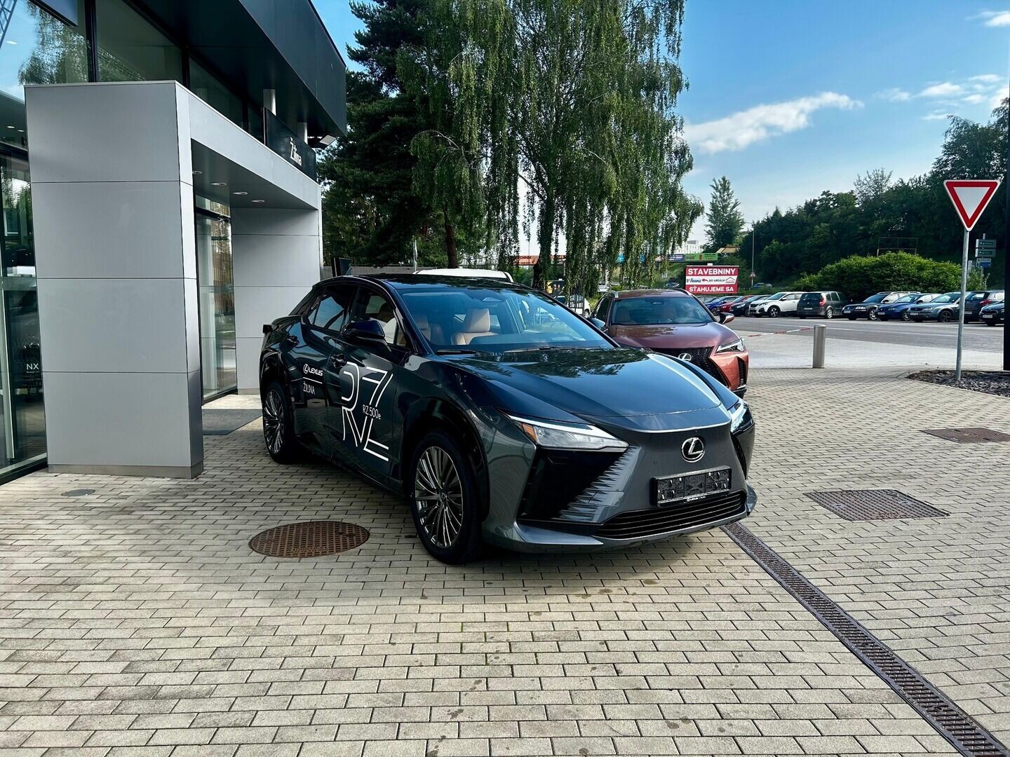 Lexus RZ