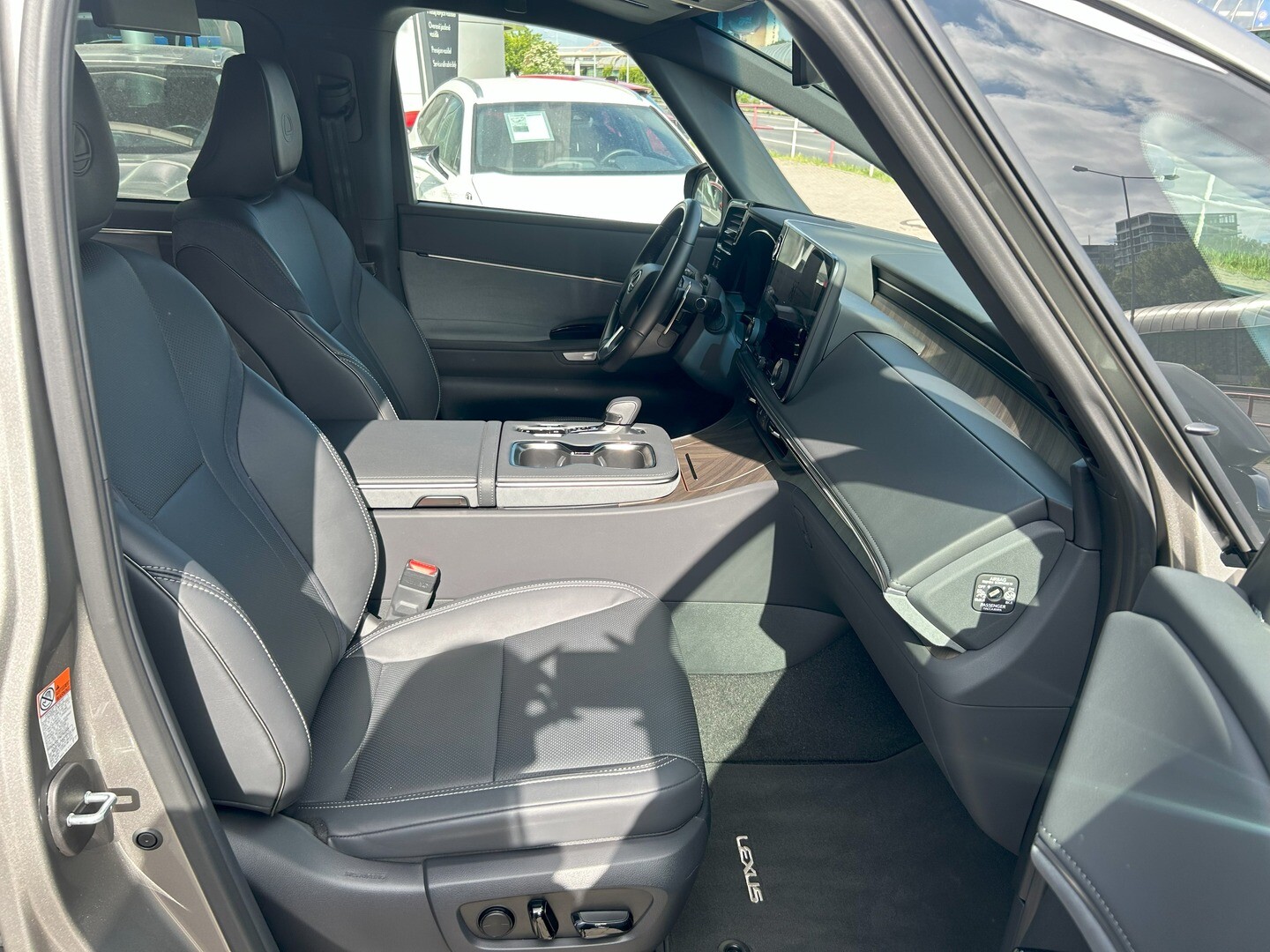 Lexus LM
